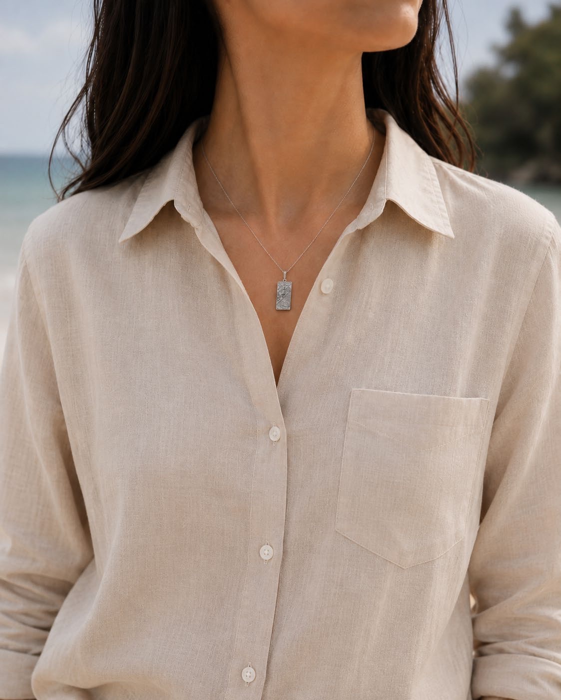 Lani Waileaのジュエリーを身につけた女性